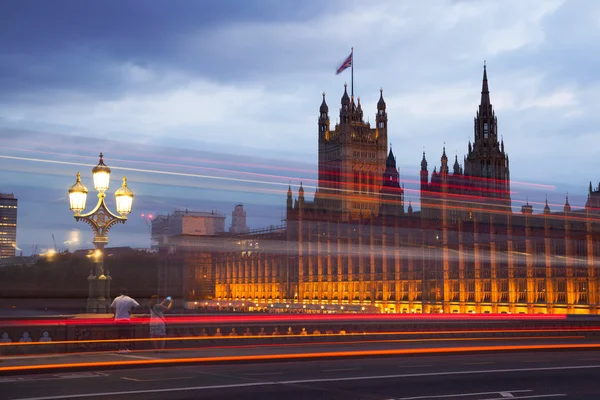 Big Ben en huizen van het Parlement in de nacht, Londen — Stockfoto