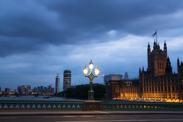 ビッグ ベンと夜、ロンドンの議会の家 — ストック写真