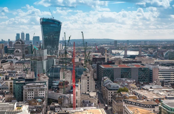 London, Velká Británie - 9 srpna 2014. Londýnské panorama pohled ze St. Paul katedrála. — Stock fotografie