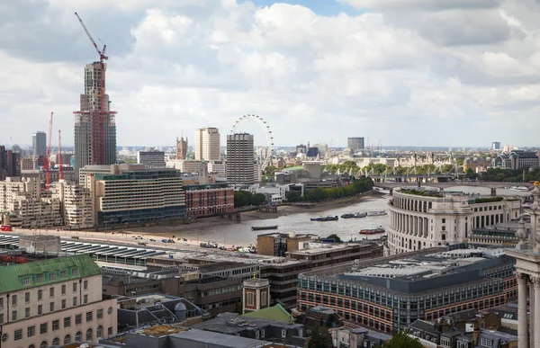 London, Velká Británie - 9 srpna 2014. Londýnské panorama pohled ze St. Paul katedrála. — Stock fotografie