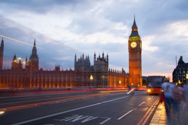 Big Ben'e ve Parlamento evlerde dusk
