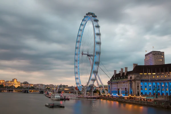 Olho de Londres ao anoitecer — Fotografia de Stock