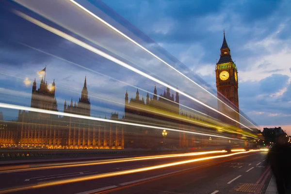 Big Ben et les chambres du Parlement au crépuscule — Photo