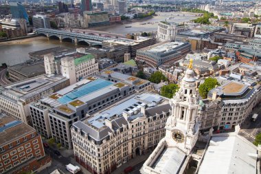 Londra, İngiltere - 9 Ağustos 2014. Londra'nın panorama görünüm St. Paul Katedrali.