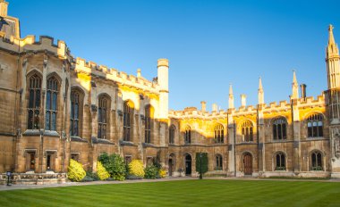 Cambridge, İngiltere - 18 Ocak 2015: Clare üniversite iç avlu görünümü
