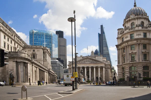 LONDON, UK - JUNE 30, 2014: Bank of England. Square and underground station — Stock Photo, Image