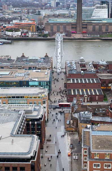 Londyn, Uk - 27 stycznia 2015: Ruchliwe ulice Londynu w zmierzchu. Pierwszy wieczór światła i słońca. Panoramy Londynu z katedry St. Paul — Zdjęcie stockowe