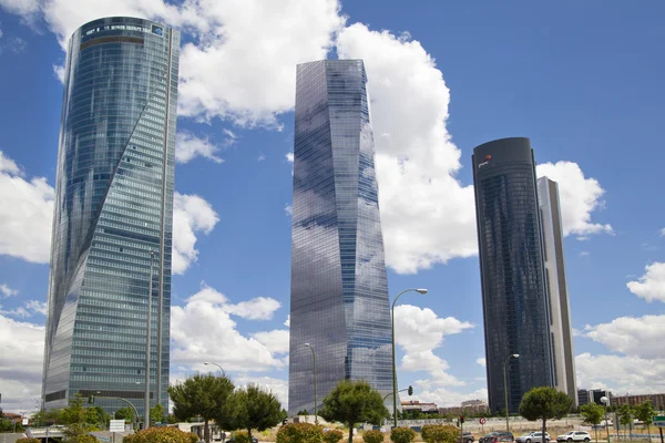 MADRID, ESPANHA - 22 de julho de 2014: Madrid, centro de negócios, arranha-céus modernos — Fotografia de Stock