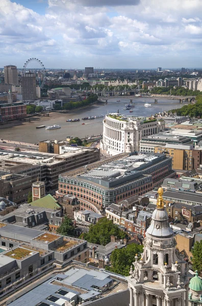 LONDRES, Reino Unido - 9 de agosto de 2014 Londres vista. City de Londres uno de los principales centros de finanzas globales. Vista desde la catedral de San Pablo —  Fotos de Stock