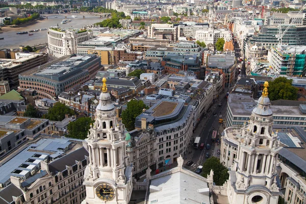 LONDRES, Royaume-Uni - 9 AOÛT 2014 Londres view. Ville de Londres l'un des principaux centres de la finance mondiale. Vue de la cathédrale Saint-Paul — Photo