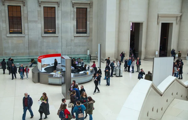 LONDRES, Reino Unido - 30 DE NOVIEMBRE DE 2014: Interior del museo británico de la sala principal con edificio de biblioteca en el patio interior —  Fotos de Stock