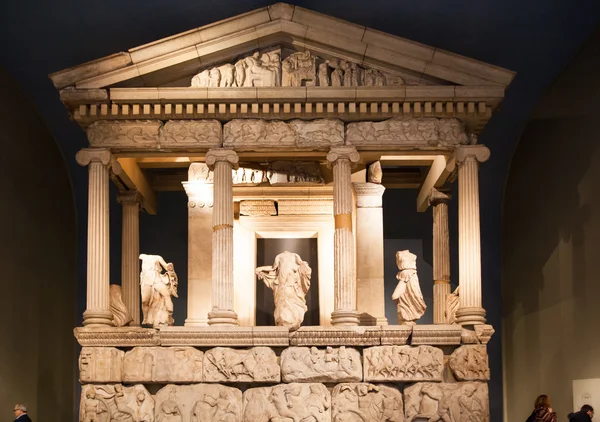 LONDRES, Reino Unido - NOVEMBRO 30, 2014: British museum exhibition hall. Coleção grega antiga — Fotografia de Stock