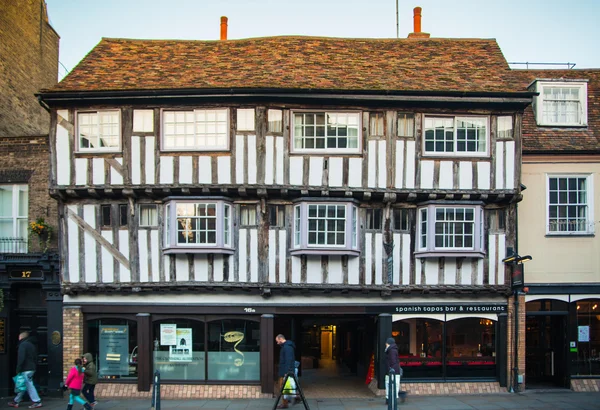 CAMBRIDGE, UK - JANUARY 18, 2015: Old buildings at King"s passage — Stock Photo, Image