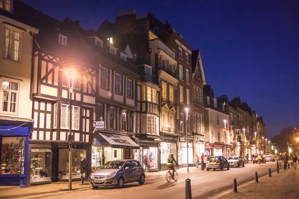 CAMBRIDGE, Regno Unito - 18 GENNAIO 2015: Il passaggio del Re nella notte — Foto Stock