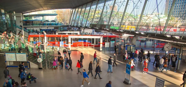 Stratford international train, tube and bus station, one of the biggest transport junction of London and UK. London — Stock Photo, Image