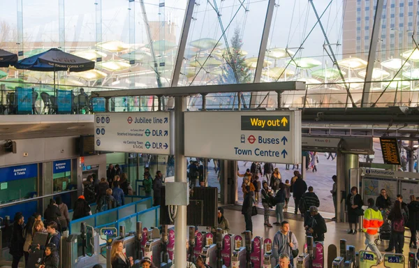 Stratford trem internacional, estação de metrô e ônibus, uma das maiores junções de transporte de Londres e Reino Unido. Londres — Fotografia de Stock