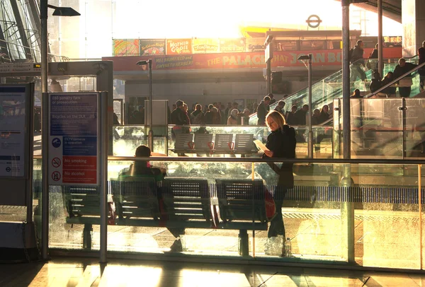 Stratford międzynarodowy pociąg, stacji metra i autobusu, jeden z największych transport skrzyżowania Londyn i Wielka Brytania. Londyn — Zdjęcie stockowe