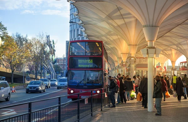 Stratfords internationella järnvägsstation, rör- och bussförbindelser, en av de största transport korsningen av London och Storbritannien. London — Stockfoto