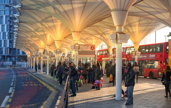 Stratford internasjonale tog, rør og busstasjon, et av de største knutepunktene i London og Storbritannia. London – stockfoto