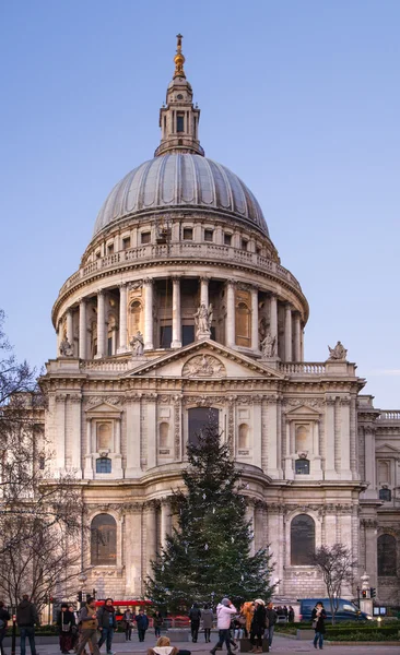 Londra, İngiltere - 19 Aralık 2014: City of London. Dusk St. Paul Katedrali. — Stok fotoğraf