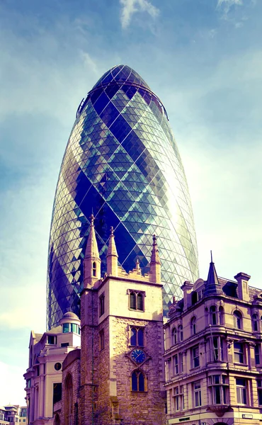 LONDON, UK - APRIL 24, 2014: City of London one of the leading centres of global finance, headquarters for leading banks, insurance, stock exchange, media, law and other businesses. Gherkin building — Stock Photo, Image