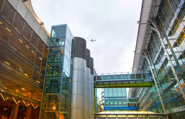 LONDON, UK -  MARCH 28, 2015: Heathrow airport Terminal 5 — Stock Photo, Image