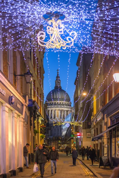 LONDRES, Reino Unido - 19 de diciembre de 2014: City of London. Catedral de San Pablo al atardecer . — Foto de Stock