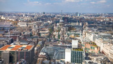 Londra, İngiltere - 22 Nisan 2015: City of London panorama Thames Nehri, köprüler, London eye ve St. Paul'ın Katedrali içerir