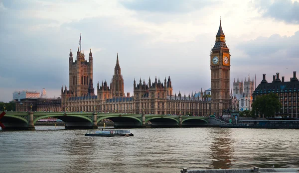 Západ slunce Londýn. Big Ben a domy parlamentu — Stock fotografie