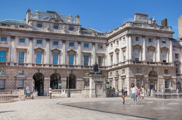 LONDRES, Reino Unido - 22 JULIO 2014: Royal Art collage en Londres —  Fotos de Stock