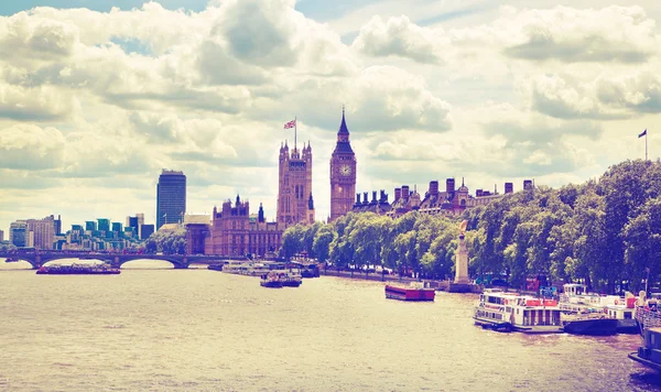-2014 年 5 月 14 日-英国，伦敦大本钟和伦敦泰晤士河畔议会大厦 — 图库照片