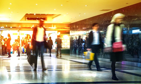 LONDON, UK - MARCH 31, 2015: Business people moving blur. People walking in rush hour. Business and modern life concept — Stock Photo, Image