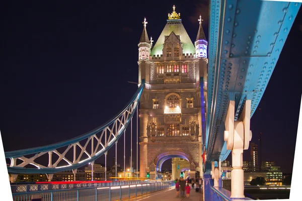 London, Uk - April15, 2015: Tower bridge bij zonsondergang. — Stockfoto