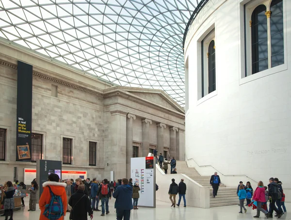 LONDON, UK - NOVEMBER 30, 2014: British museum. Interior of main hall with library in an inner yard — Stock Photo, Image