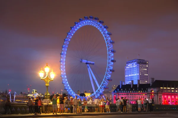 LONDRES, Reino Unido - 5 de abril de 2014: Ojo de Londres en la noche — Foto de Stock