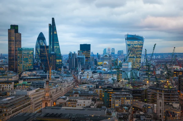 Λονδίνο, Ηνωμένο Βασίλειο - 27 Ιανουαρίου 2015: Πόλη του Λονδίνου, επιχειρήσεων και τραπεζικής περιοχής. Πανόραμα του Λονδίνου στο ηλιοβασίλεμα. — Φωτογραφία Αρχείου
