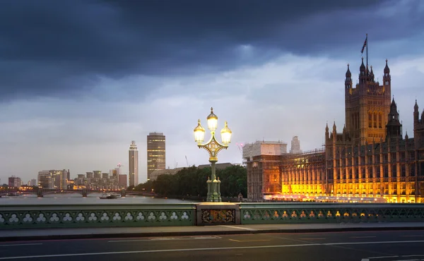 LONDON, UK - July 21, 2014:  London sunset. Big Ben, houses of Parliament — ストック写真