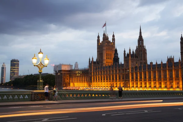 LONDRES, Reino Unido - 21 de julio de 2014: Puesta de sol en Londres. Big Ben, las casas del Parlamento — Foto de Stock