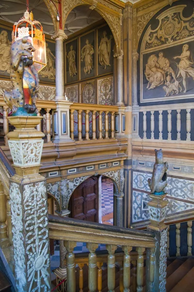 SUSSEX, UK - APRIL 11, 2015: Sevenoaks  Old english mansion interior. Painted stairs — Zdjęcie stockowe