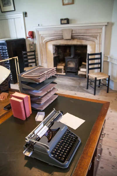 СУССЕКС, Великобритания - 11 апреля 2015 года: Интерьер старого офиса на английском языке. Образовательный центр старого сада — стоковое фото