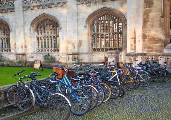 CAMBRIDGE, UK - JANUARY 18, 2015: King's college (started in 1446 by Henry VI). Historical buildings — Stock Photo, Image