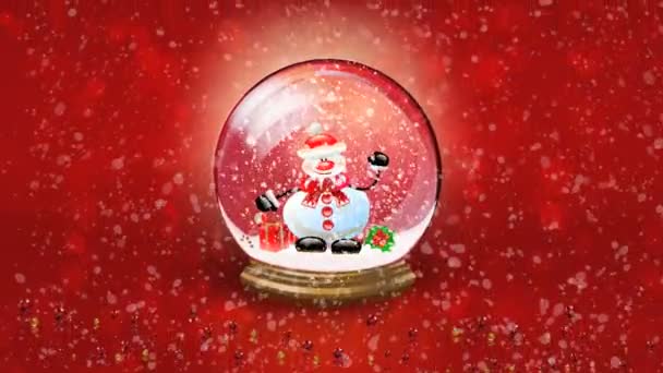 Weihnachtlicher Hintergrund. Animation eines Schneemanns, der glücklich in einer Schneekugel winkt. Kristallschneeball vor rotem Hintergrund und fallendem Schnee — Stockvideo