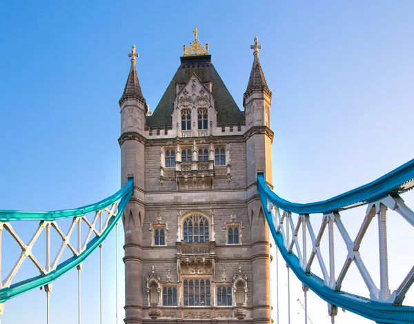 Tower bridge v západu slunce. Z londýnské City, jižní břeh řeky Temže chůze. — Stock fotografie