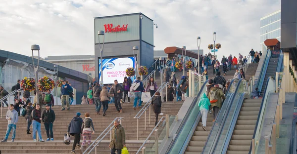 LONDON, UK - MARCH 28, 2015: Stratford international train and tube station, one of the biggest transport junction of London and UK. — Stockfoto