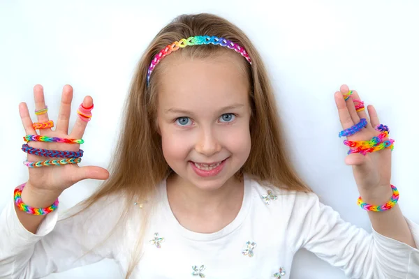 Loom bands craft. Little girl demonstrating her works. — Stock Photo, Image