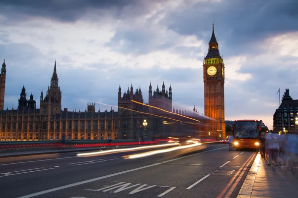 Londyn zachód słońca. Big Ben oraz Pałac Westminsterski — Zdjęcie stockowe