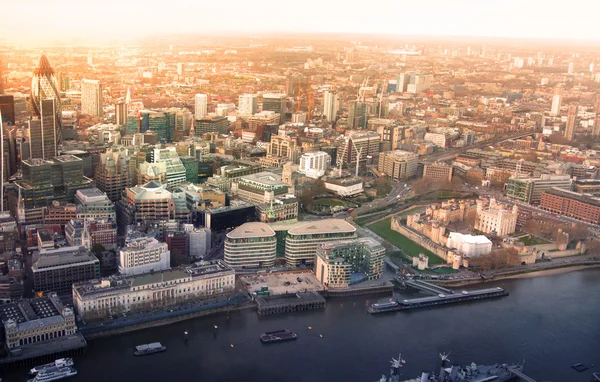 London, uk - 15. april 2015: panorama der stadt london im sonnenuntergang. — Stockfoto