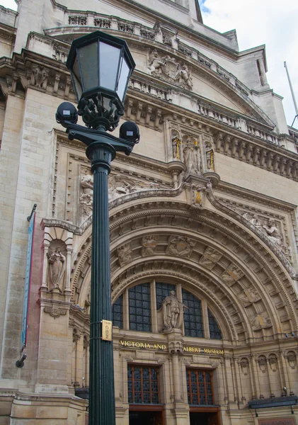 Victoria and Albert Museum main entrance. London — Stockfoto