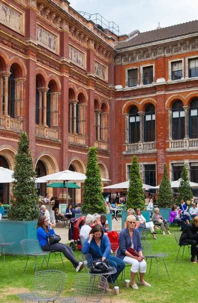 Victoria and Albert Museum main entrance. London — Zdjęcie stockowe