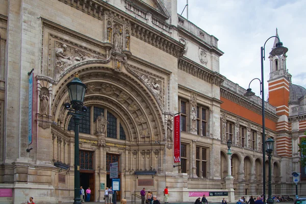Victoria and Albert Museum main entrance. London — Stockfoto